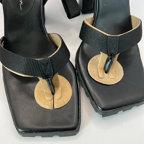 Jessica Simpson Black Wedge Sandals - Picture 2 of 6